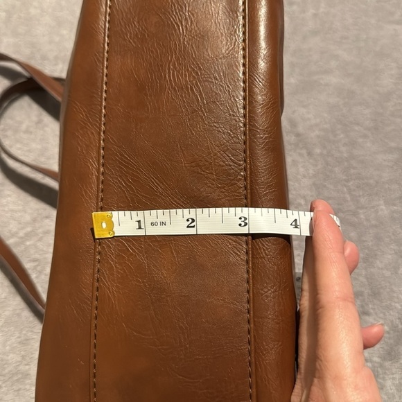 Beautiful Brown Relic Purse Shoulder Bag -Faux‎ Leather - Picture 15 of 15